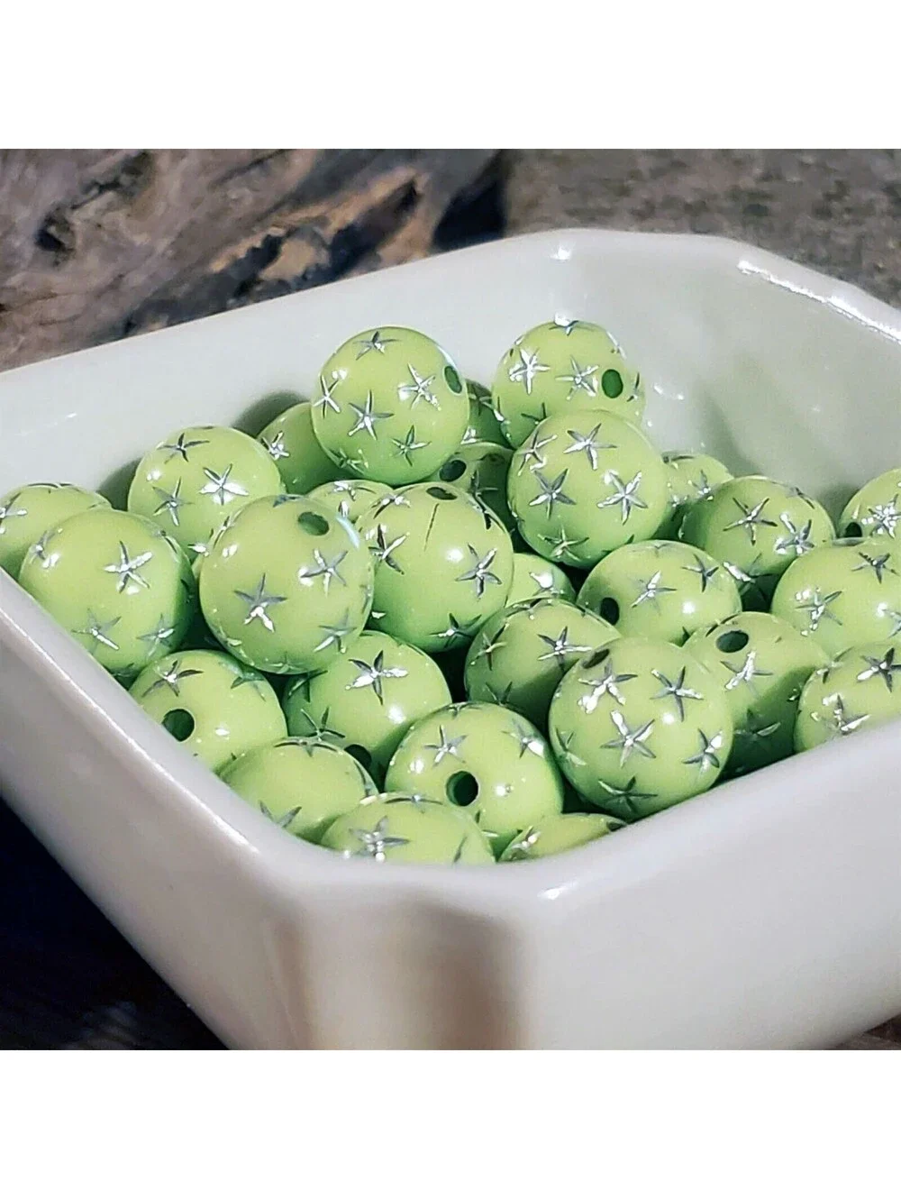 10 Vintage Retro Lime Green Silver Stars 12mm Round Acrylic Shabby Beads
